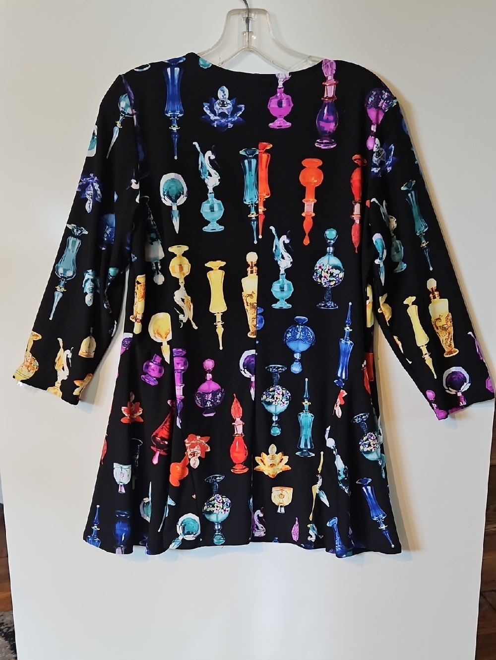 Attitudes by Renee Black Top Tunic with Multicolor Perfume Bottle Print Med - Picture 5 of 7